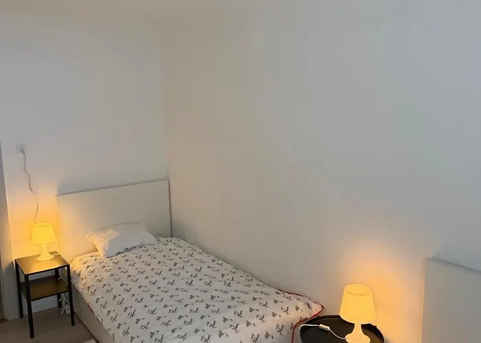 3 Bedrooms In 公寓 *